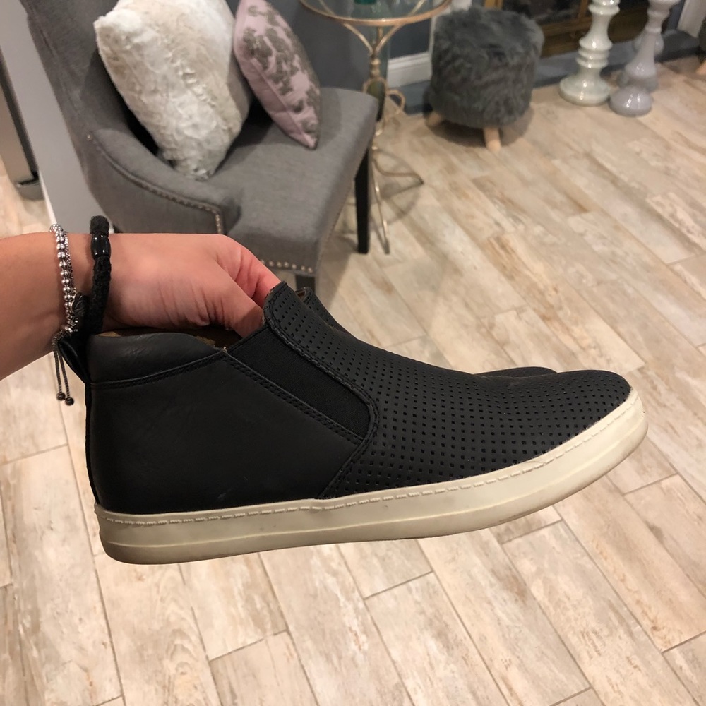 NATURAL SOUL comfy black sneakers